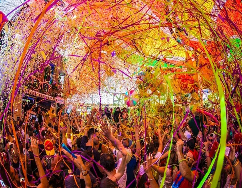 Απόκριες 2026: 3+1 Coffee Cocktails που θα απογειώσουν το πάρτι μασκέ στο σπίτι